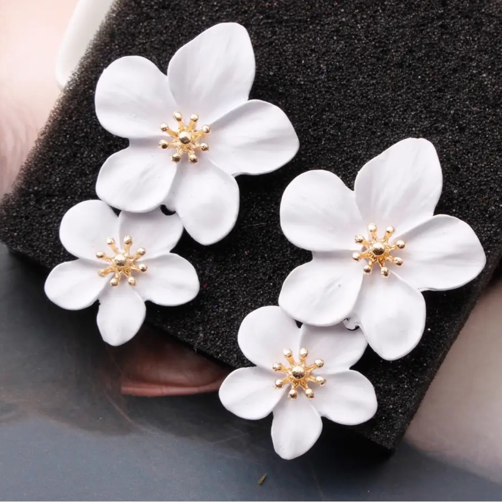 White Floral Gold Earrings